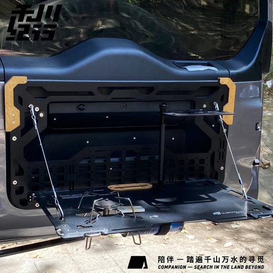 X-STREAM Land Rover Defender Tailgate Rack – Rear Door Storage Panel, Tactical MOLLE Board, Foldable Cargo Shelf Table, Camping Gear, Custom Interior Accessory – Compatible with Defender 110 / 90 (2020–2025)